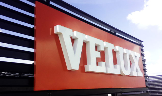 logo-na-elewacji-Velux