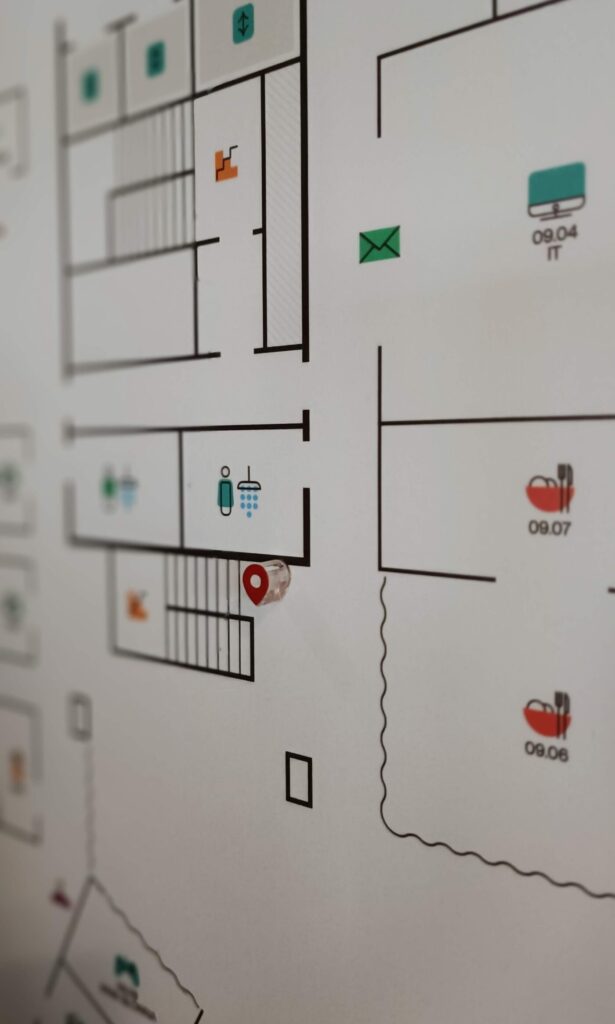 System nawigacji przestrzennej i mapa biura – realizacja Sign System